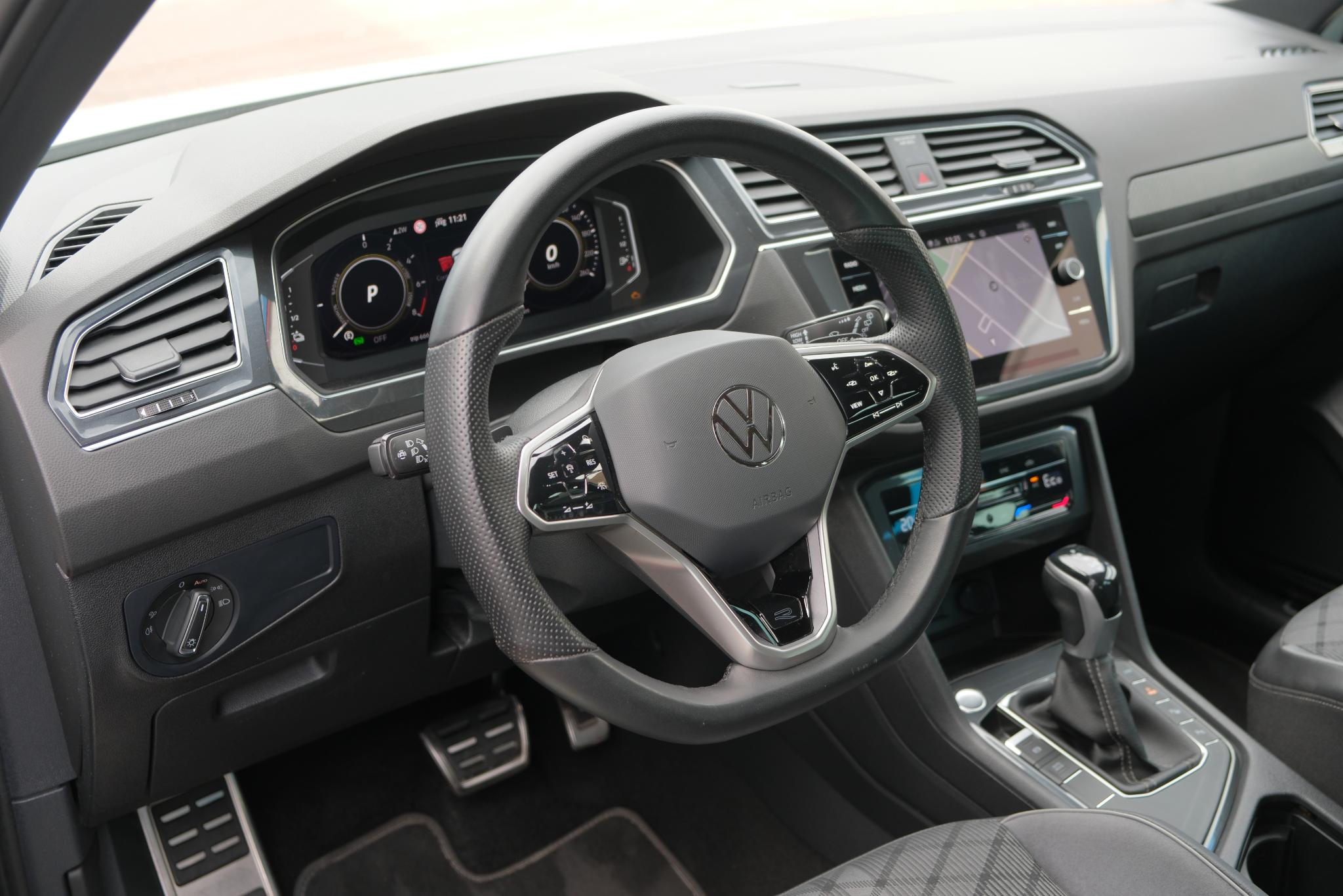 Volkswagen Tiguan 1.4 TSi eHybrid 245pk DSG R-Line Business | Navi | App Connect | Adaptive Cruise | Matrix LED | | Keyless | Camera | Elektrische Achterklep afbeelding 25
