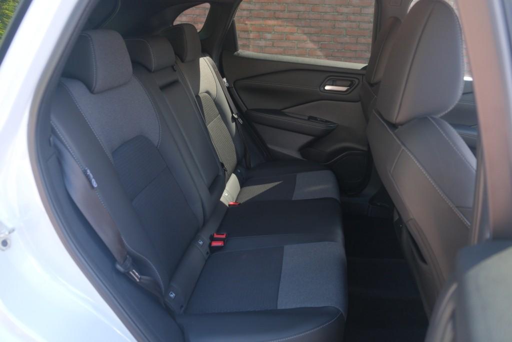 Nissan QASHQAI 1.3 MHEV 158pk Xtronic N-Connecta | Navi | App Connect | Adaptive Cruise | Keyless | 360° Camera | Panoramadak | Elektrische Achterklep | Cold Pack afbeelding 2