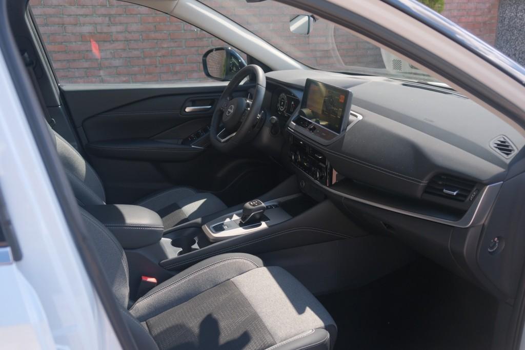 Nissan QASHQAI 1.3 MHEV 158pk Xtronic N-Connecta | Navi | App Connect | Adaptive Cruise | Keyless | 360° Camera | Panoramadak | Elektrische Achterklep | Cold Pack afbeelding 3