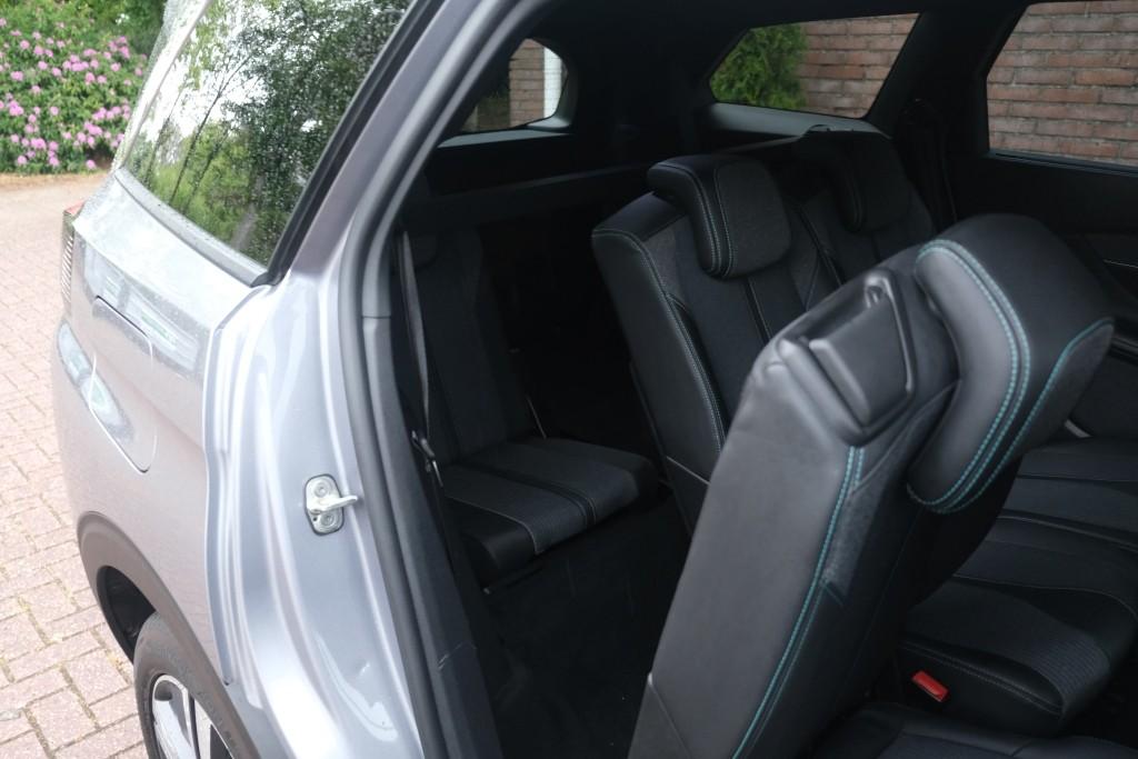 Peugeot 5008 1.2 PureTech 130pk EAT8 Allure | Navi | App Connect | Climate | Cruise | Keyless | Dodehoek afbeelding 4