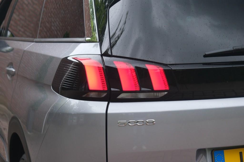 Peugeot 5008 1.2 PureTech 130pk EAT8 Allure | Navi | App Connect | Climate | Cruise | Keyless | Dodehoek afbeelding 29