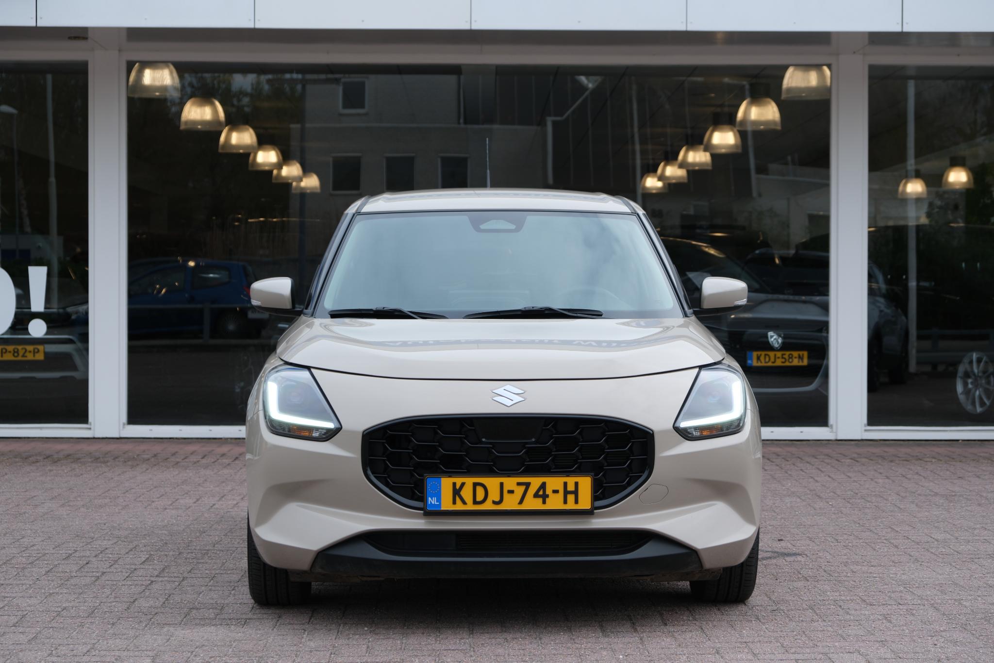 Suzuki Swift 1.2 83pk Style Smart Hybrid | Navi | App Connect | Climate | Adaptive Cruise | Camera | Keyless | Stoelverwarming afbeelding 3