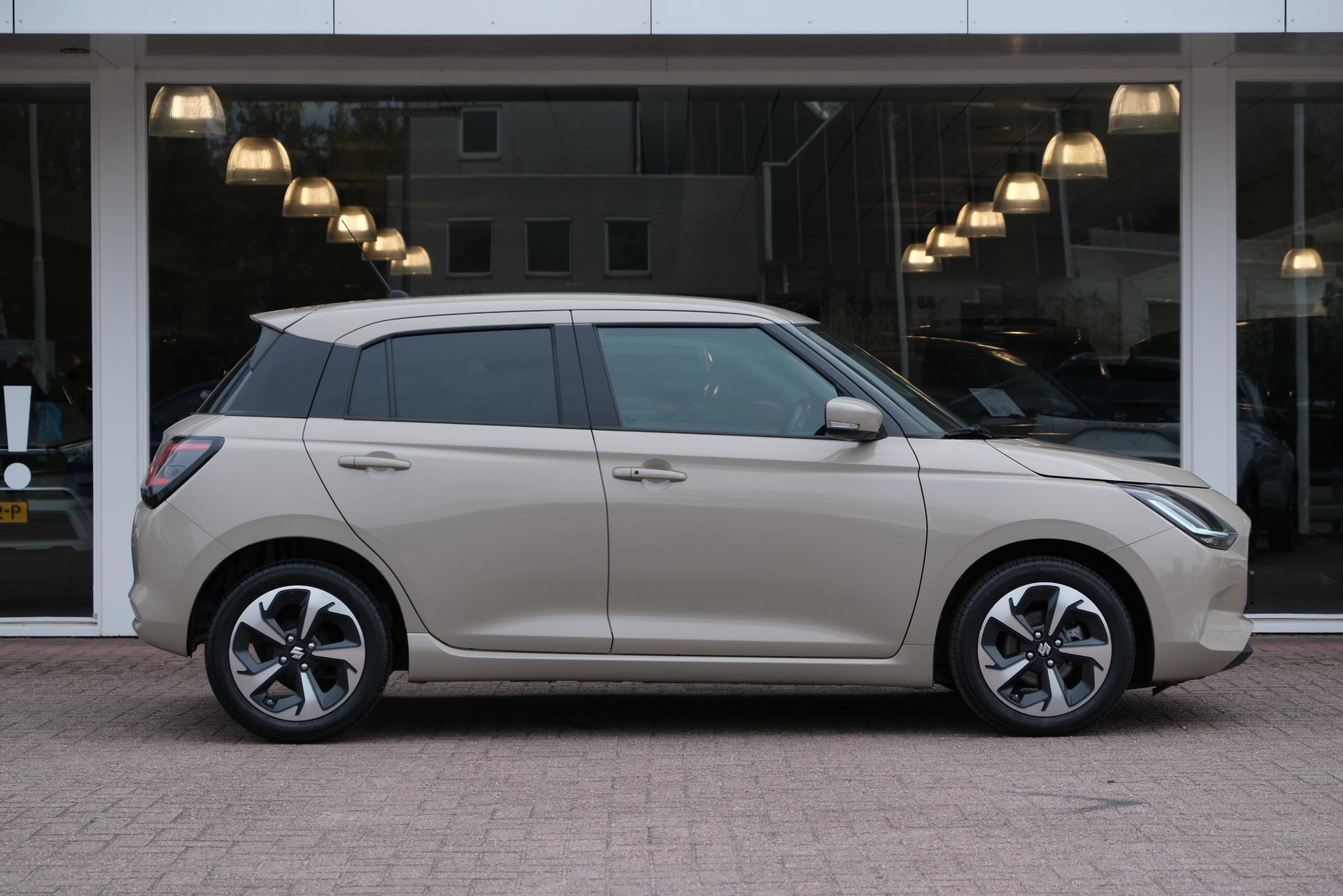 Suzuki Swift 1.2 83pk Style Smart Hybrid | Navi | App Connect | Climate | Adaptive Cruise | Camera | Keyless | Stoelverwarming afbeelding 5