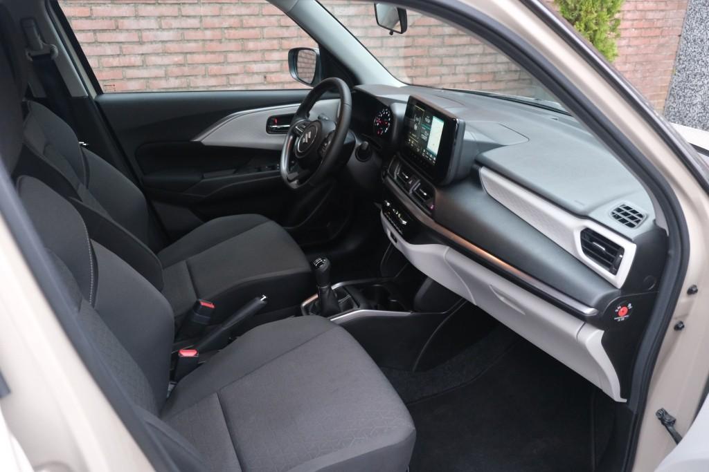 Suzuki Swift 1.2 83pk Style Smart Hybrid | Navi | App Connect | Climate | Adaptive Cruise | Camera | Keyless | Stoelverwarming afbeelding 9