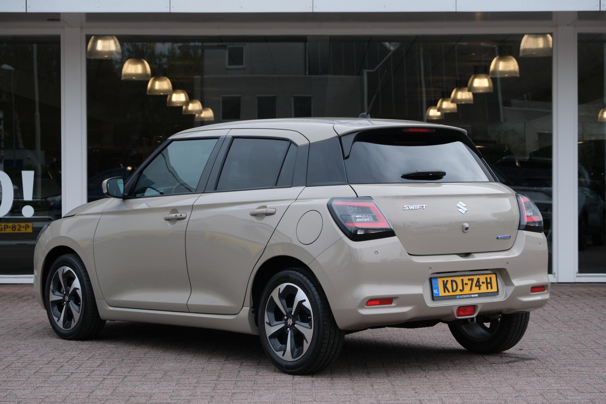Suzuki Swift 1.2 83pk Style Smart Hybrid | Navi | App Connect | Climate | Adaptive Cruise | Camera | Keyless | Stoelverwarming afbeelding 33