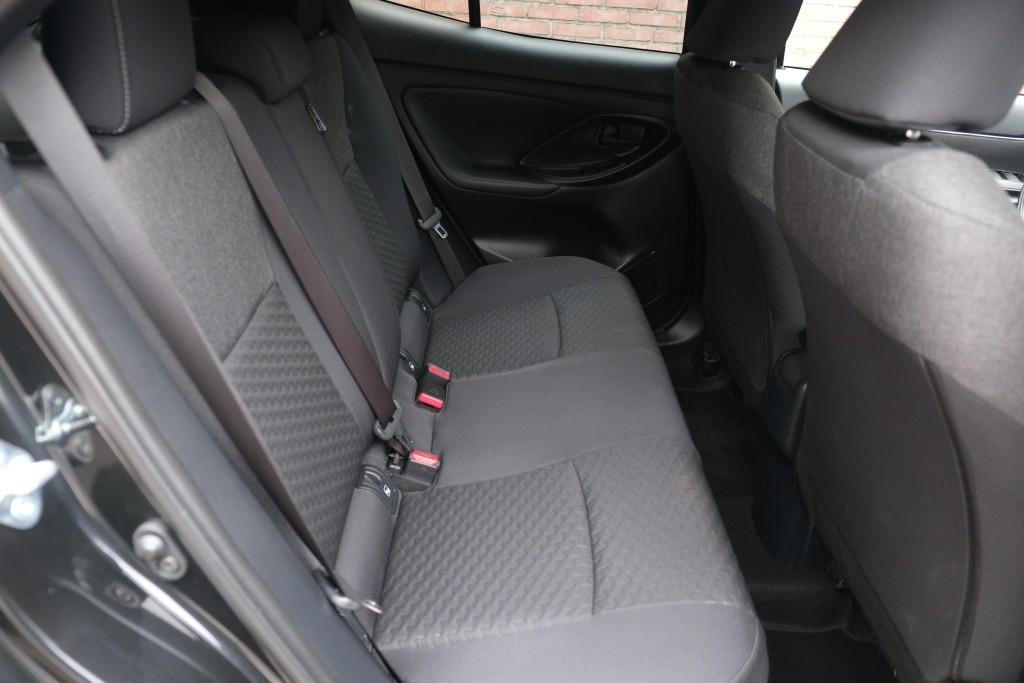 Toyota Yaris Cross 1.5 Hybrid 115pk CVT Dynamic | Comfort Pack | App Connect | Adaptive Cruise | Full LED | Camera | Keyless | Blind Spot | Stoelverwarming afbeelding 3