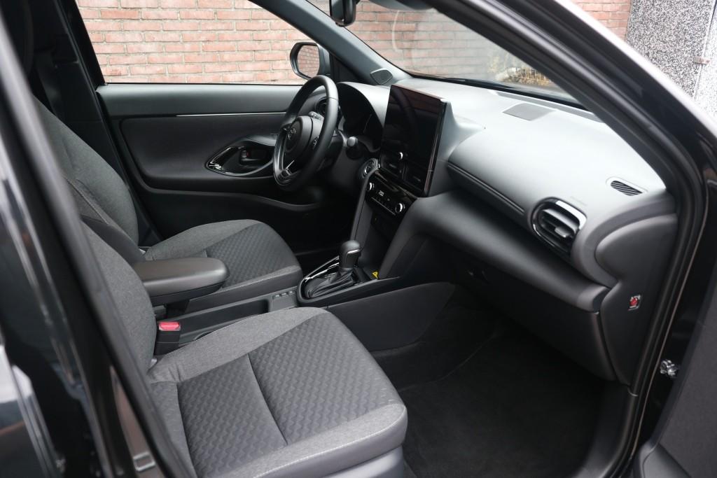 Toyota Yaris Cross 1.5 Hybrid 115pk CVT Dynamic | Comfort Pack | App Connect | Adaptive Cruise | Full LED | Camera | Keyless | Blind Spot | Stoelverwarming afbeelding 4