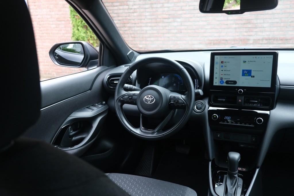 Toyota Yaris Cross 1.5 Hybrid 115pk CVT Dynamic | Comfort Pack | App Connect | Adaptive Cruise | Full LED | Camera | Keyless | Blind Spot | Stoelverwarming afbeelding 12