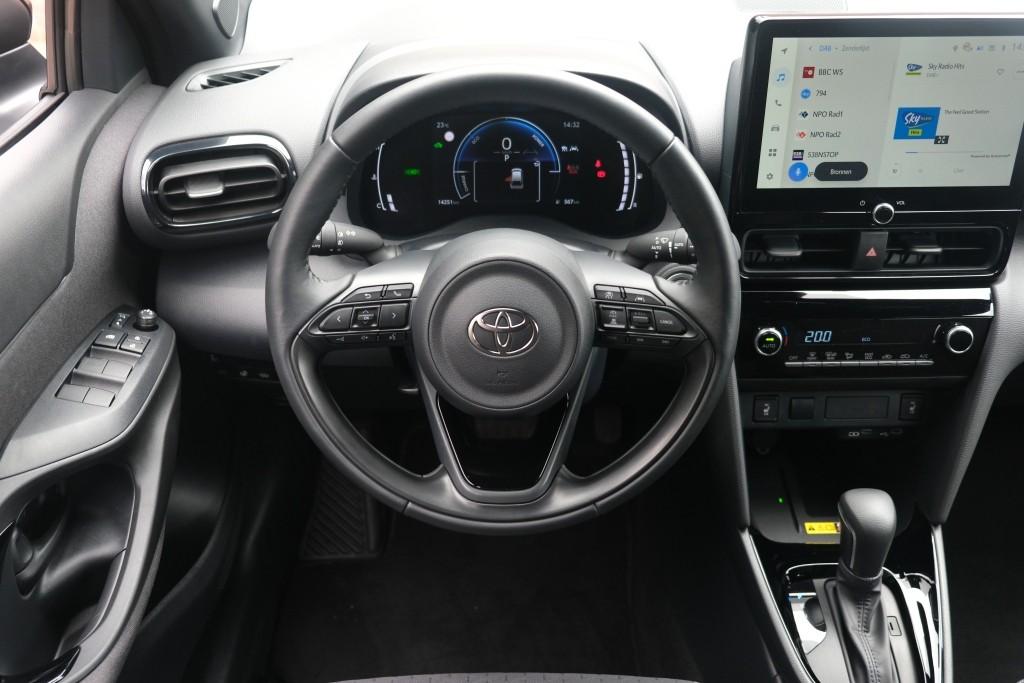 Toyota Yaris Cross 1.5 Hybrid 115pk CVT Dynamic | Comfort Pack | App Connect | Adaptive Cruise | Full LED | Camera | Keyless | Blind Spot | Stoelverwarming afbeelding 14