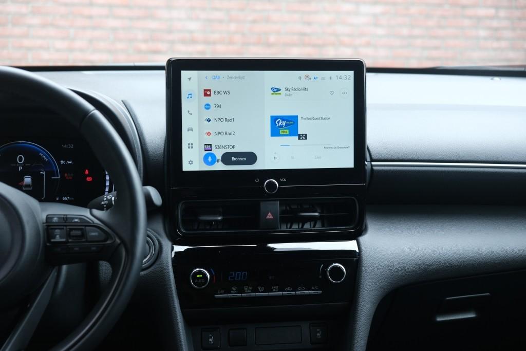 Toyota Yaris Cross 1.5 Hybrid 115pk CVT Dynamic | Comfort Pack | App Connect | Adaptive Cruise | Full LED | Camera | Keyless | Blind Spot | Stoelverwarming afbeelding 15