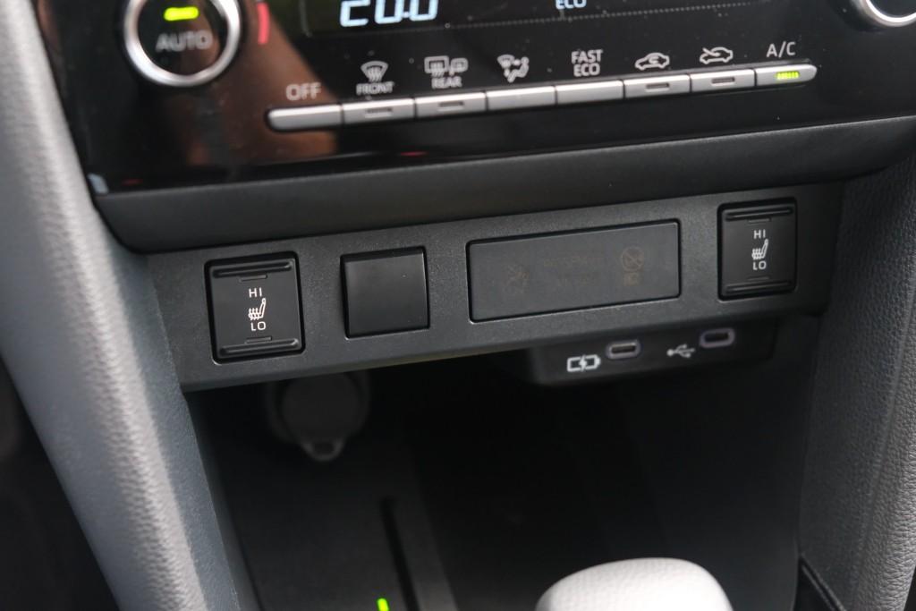 Toyota Yaris Cross 1.5 Hybrid 115pk CVT Dynamic | Comfort Pack | App Connect | Adaptive Cruise | Full LED | Camera | Keyless | Blind Spot | Stoelverwarming afbeelding 22