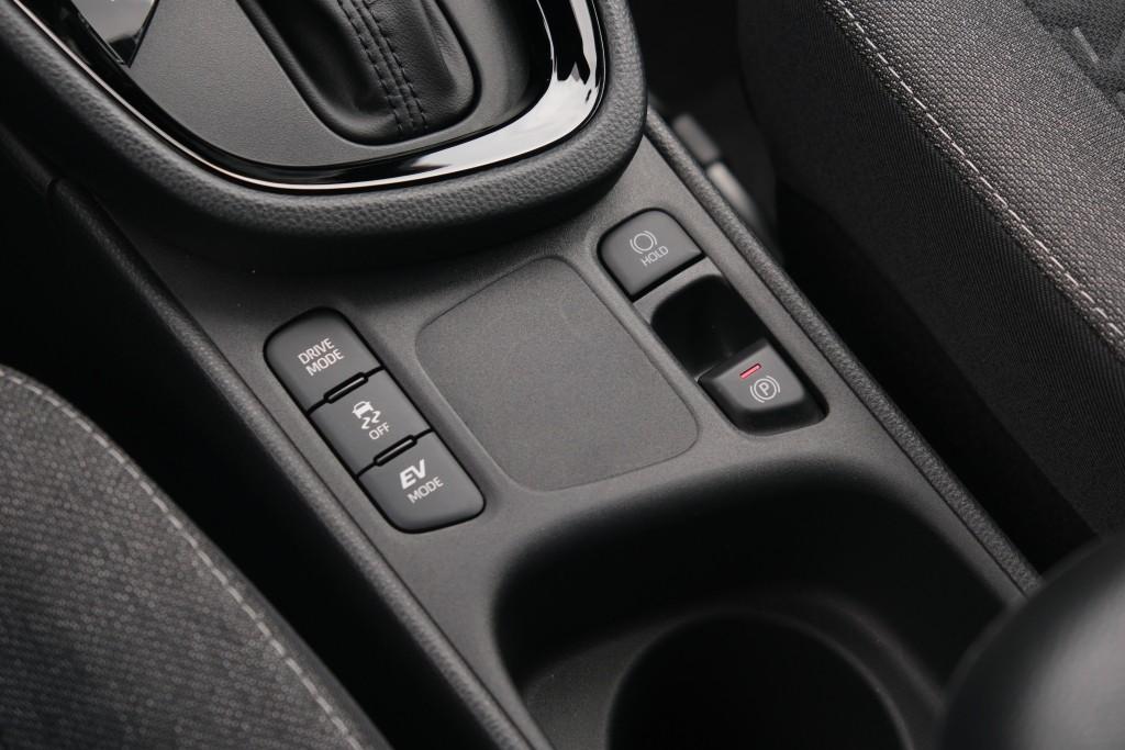 Toyota Yaris Cross 1.5 Hybrid 115pk CVT Dynamic | Comfort Pack | App Connect | Adaptive Cruise | Full LED | Camera | Keyless | Blind Spot | Stoelverwarming afbeelding 25