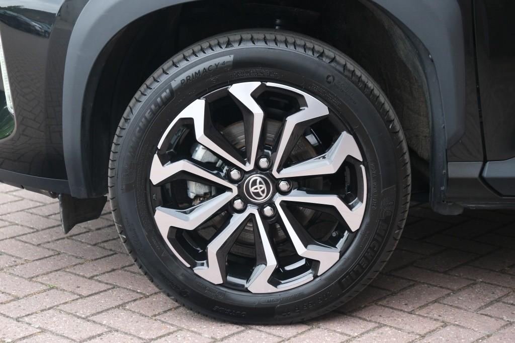 Toyota Yaris Cross 1.5 Hybrid 115pk CVT Dynamic | Comfort Pack | App Connect | Adaptive Cruise | Full LED | Camera | Keyless | Blind Spot | Stoelverwarming afbeelding 29