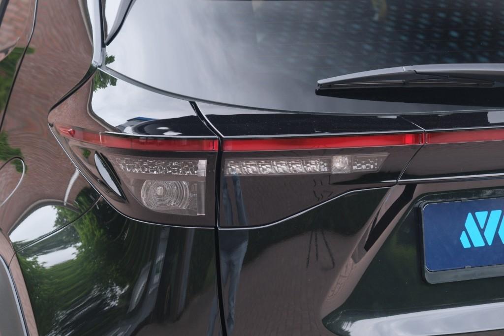 Toyota Yaris Cross 1.5 Hybrid 115pk CVT Dynamic | Comfort Pack | App Connect | Adaptive Cruise | Full LED | Camera | Keyless | Blind Spot | Stoelverwarming afbeelding 31