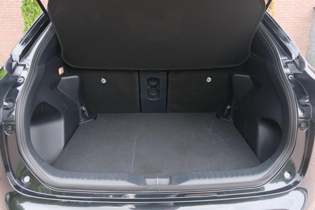 Toyota Yaris Cross 1.5 Hybrid 115pk CVT Dynamic | Comfort Pack | App Connect | Adaptive Cruise | Full LED | Camera | Keyless | Blind Spot | Stoelverwarming afbeelding 33