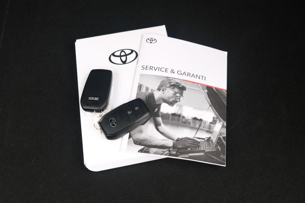 Toyota Yaris Cross 1.5 Hybrid 115pk CVT Dynamic | Comfort Pack | App Connect | Adaptive Cruise | Full LED | Camera | Keyless | Blind Spot | Stoelverwarming afbeelding 35