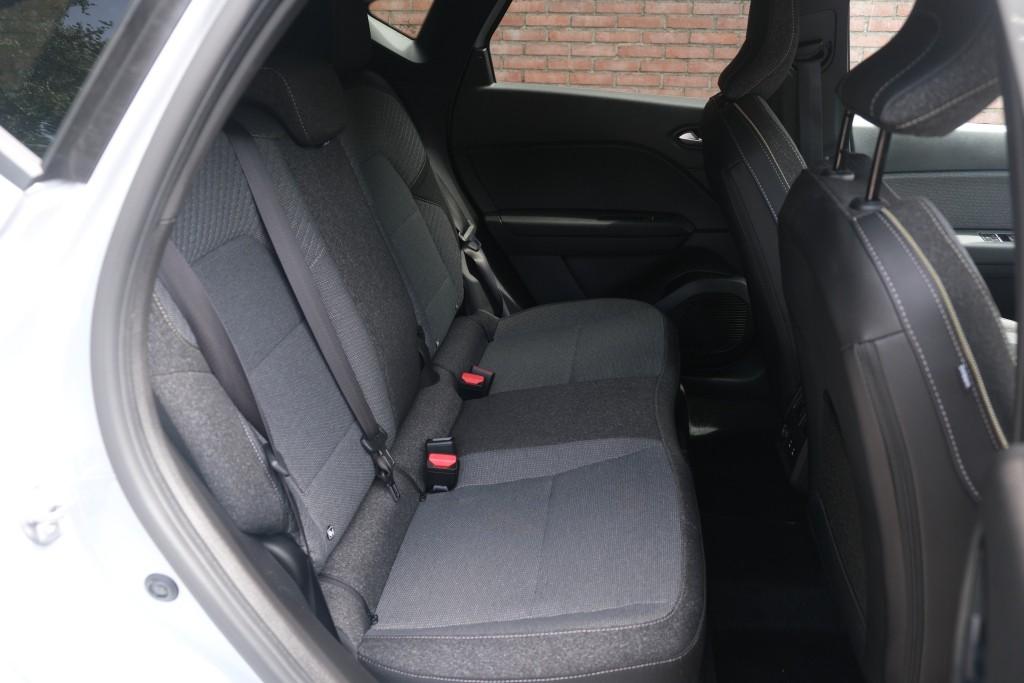 Renault Captur 1.8 E-Tech full hybrid 160pk techno | Navi | App Connect | Climate | Adaptive Cruise | Keyless | Camera | Winter Pakket afbeelding 3
