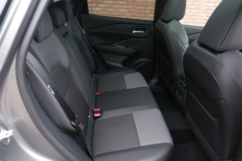 Nissan QASHQAI 1.3 MHEV 158pk Xtronic N-Connecta | Navi | App Connect | Adaptive Cruise | Panoramadak | Keyless | 360° Camera | Elektrische Achterklep | Cold Pack afbeelding 3