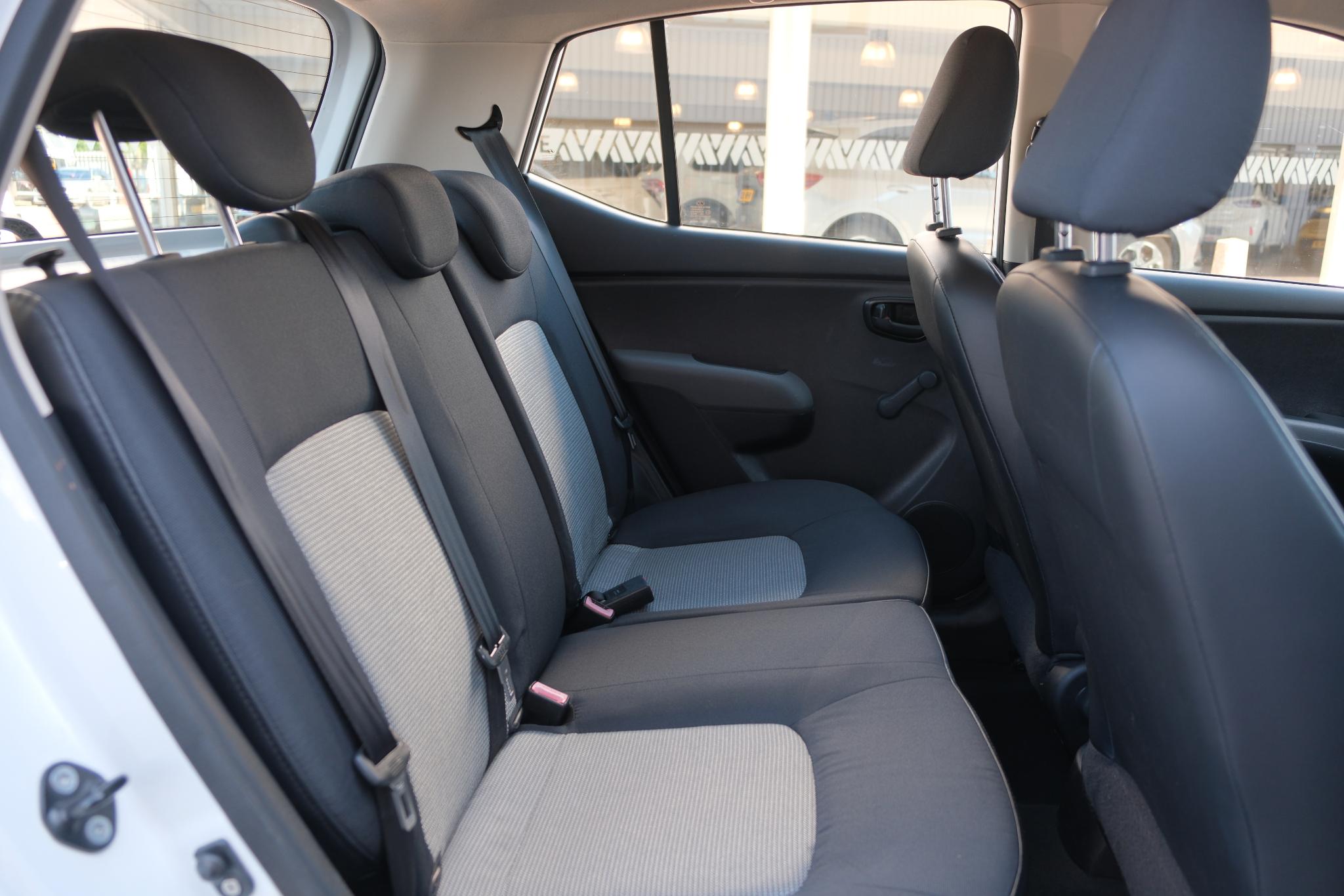Hyundai i10 1.1 67pk Active | Elektr. ramen | Radio-CD | Nwe Distributieriem afbeelding 9