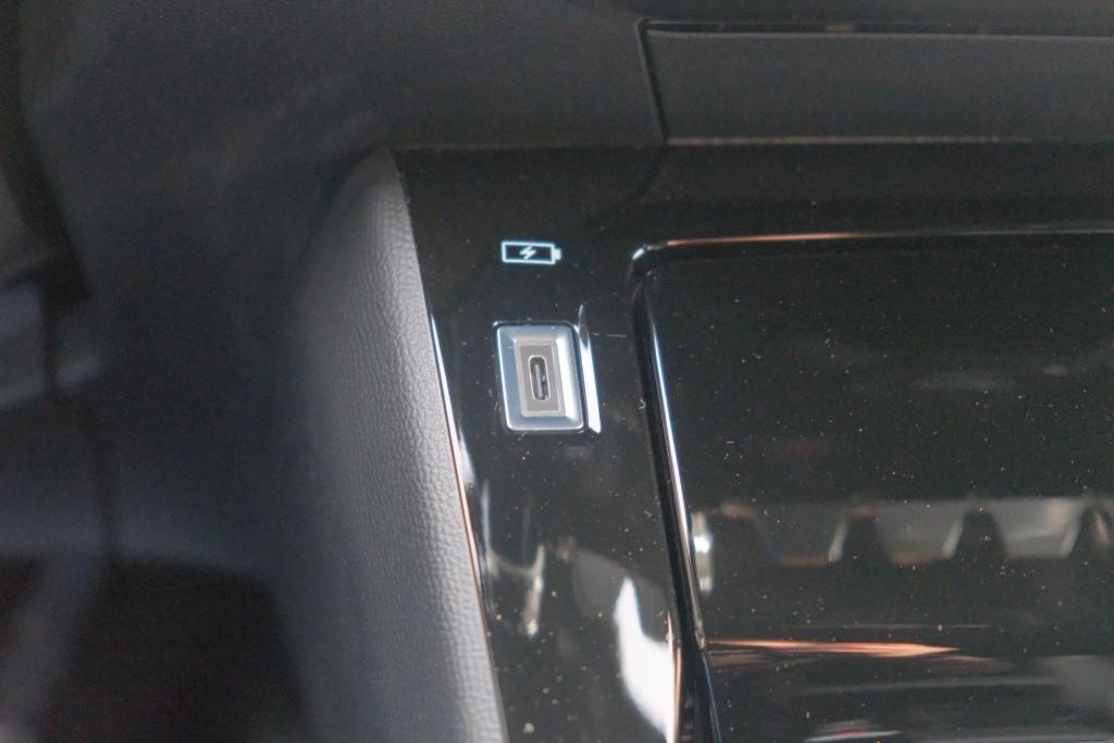 Peugeot 2008 1.2 Hybrid 145pk e-DCS6 Allure | Navi | App Connect | Adaptive Cruise | Camera | Blind Spot | PDC afbeelding 26