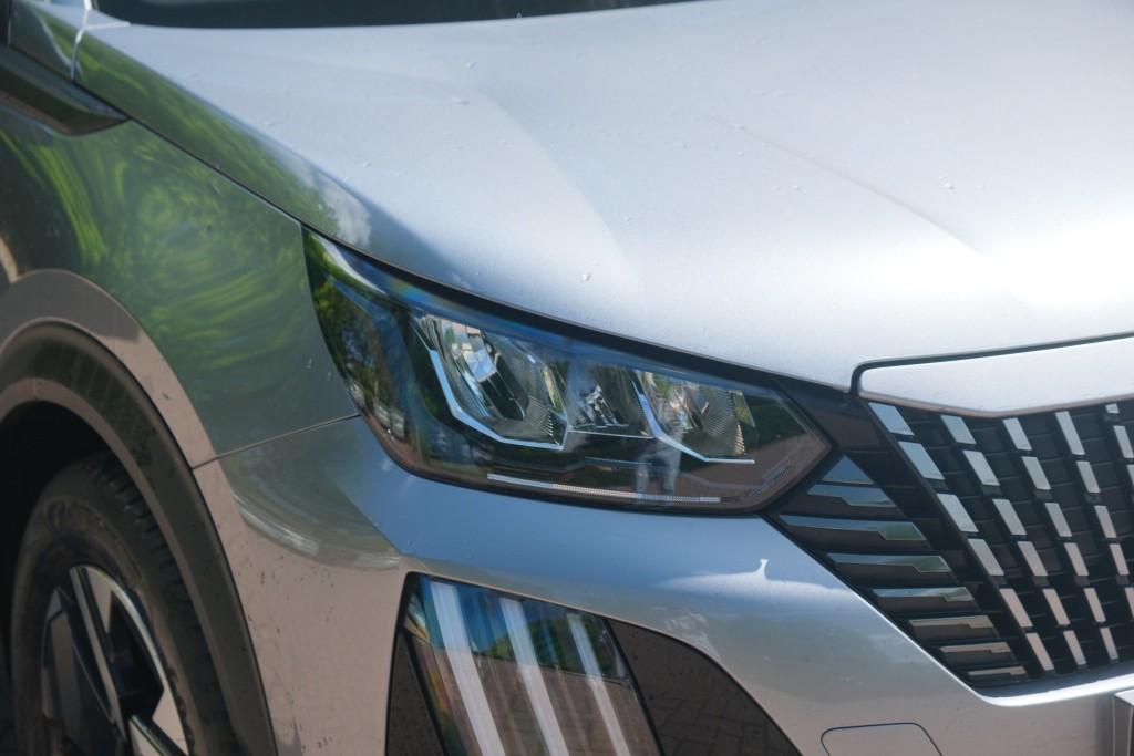 Peugeot 2008 1.2 Hybrid 145pk e-DCS6 Allure | Navi | App Connect | Climate | Cruise | Keyless | PDC afbeelding 2