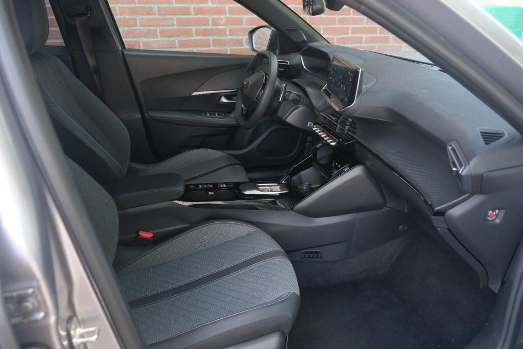 Peugeot 2008 1.2 Hybrid 145pk e-DCS6 Allure | Navi | App Connect | Climate | Cruise | Keyless | PDC afbeelding 4