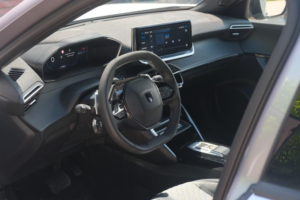 Peugeot 2008 1.2 Hybrid 145pk e-DCS6 Allure | Navi | App Connect | Climate | Cruise | Keyless | PDC afbeelding 8