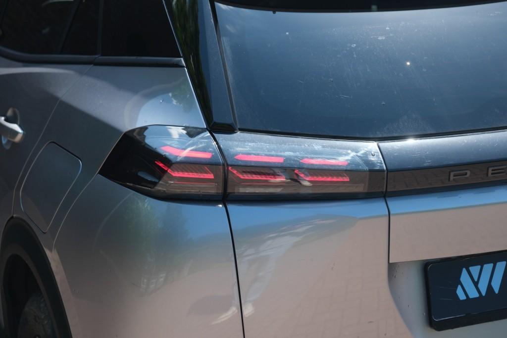 Peugeot 2008 1.2 Hybrid 145pk e-DCS6 Allure | Navi | App Connect | Climate | Cruise | Keyless | PDC afbeelding 29