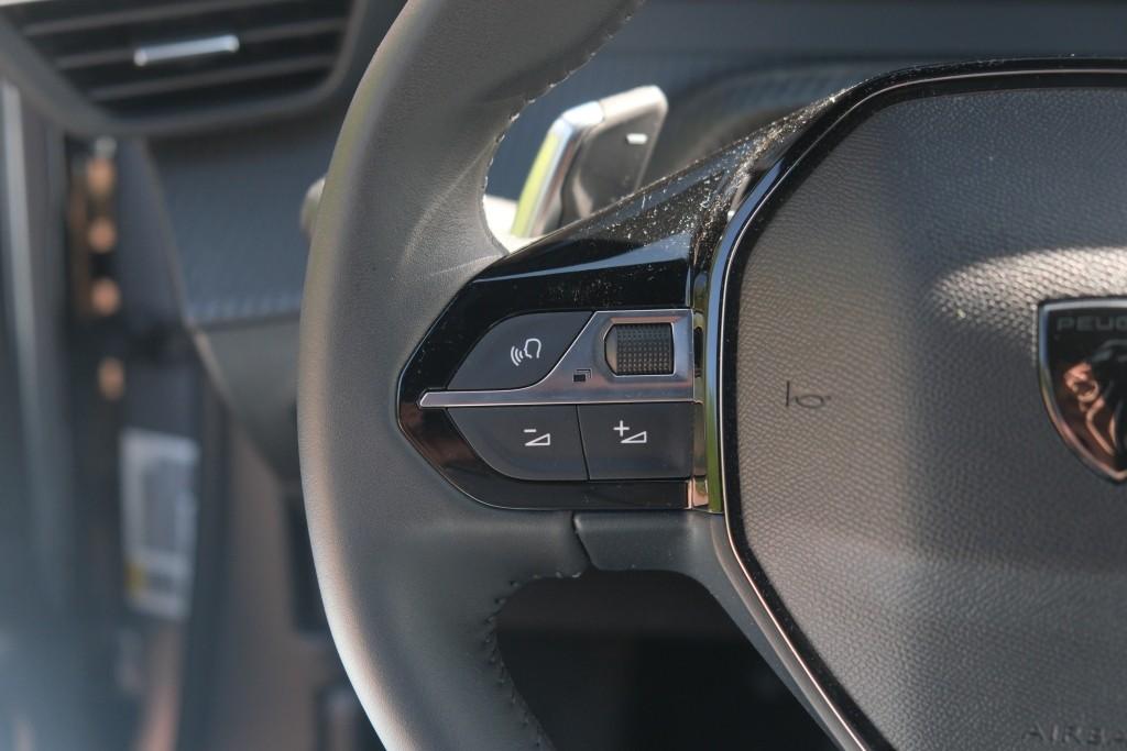 Peugeot 2008 1.2 Hybrid 145pk e-DCS6 Allure | Navi | App Connect | Climate | Cruise | Keyless | PDC afbeelding 9