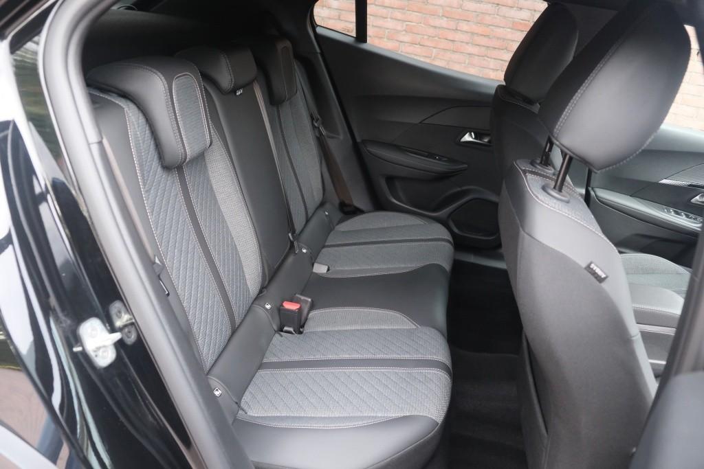 Peugeot 2008 1.2 Hybrid 145pk e-DCS6 Allure | Navi | App Connect | Climate | Cruise | Keyless | PDC afbeelding 3