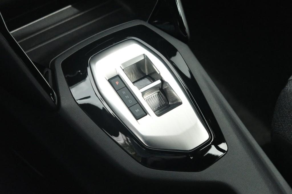 Peugeot 2008 1.2 Hybrid 145pk e-DCS6 Style | App Connect | Climate | Cruise | PDC | Metallic afbeelding 22