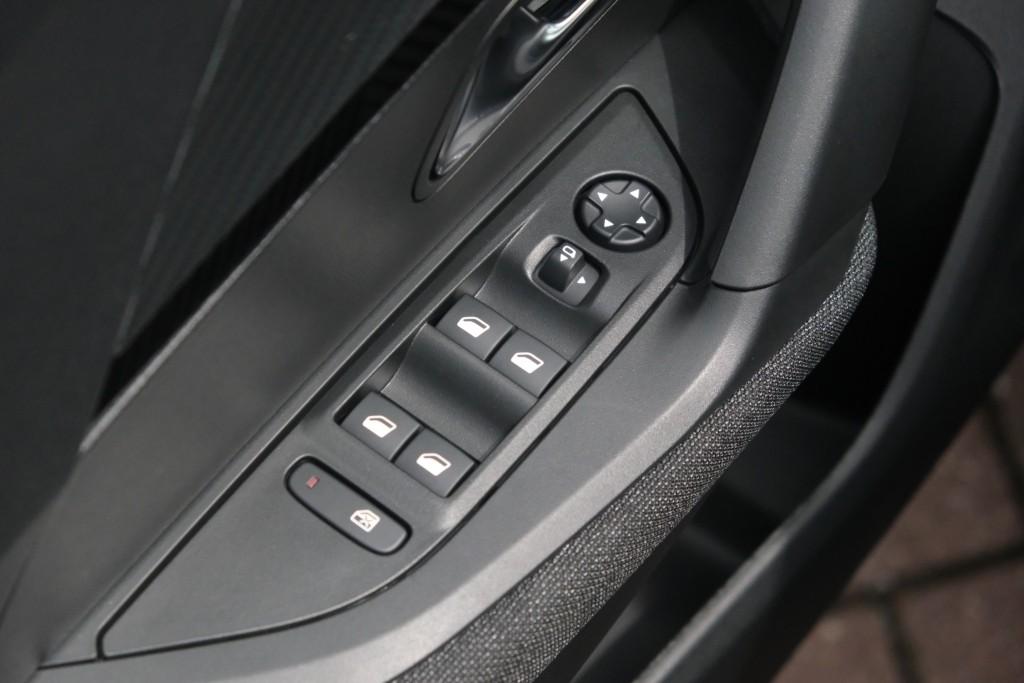 Peugeot 2008 1.2 Hybrid 145pk e-DCS6 Style | App Connect | Climate | Cruise | PDC | Metallic afbeelding 23