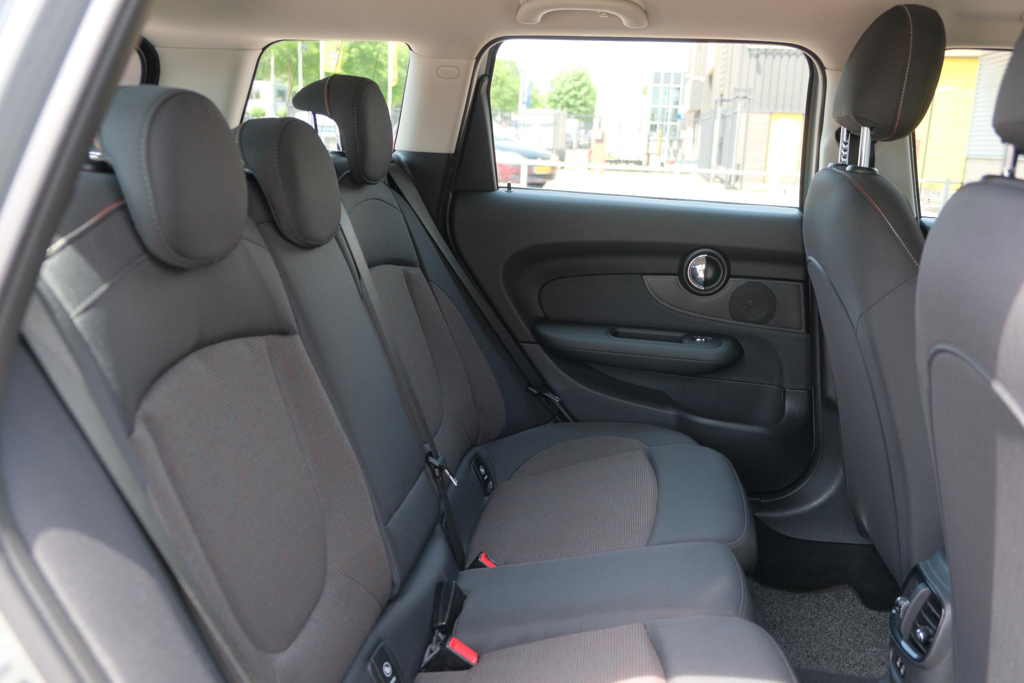 MINI Clubman 1.5 One 102pk Salt | Climate | 18" velgen | PDC | Stoelverwarming afbeelding 10