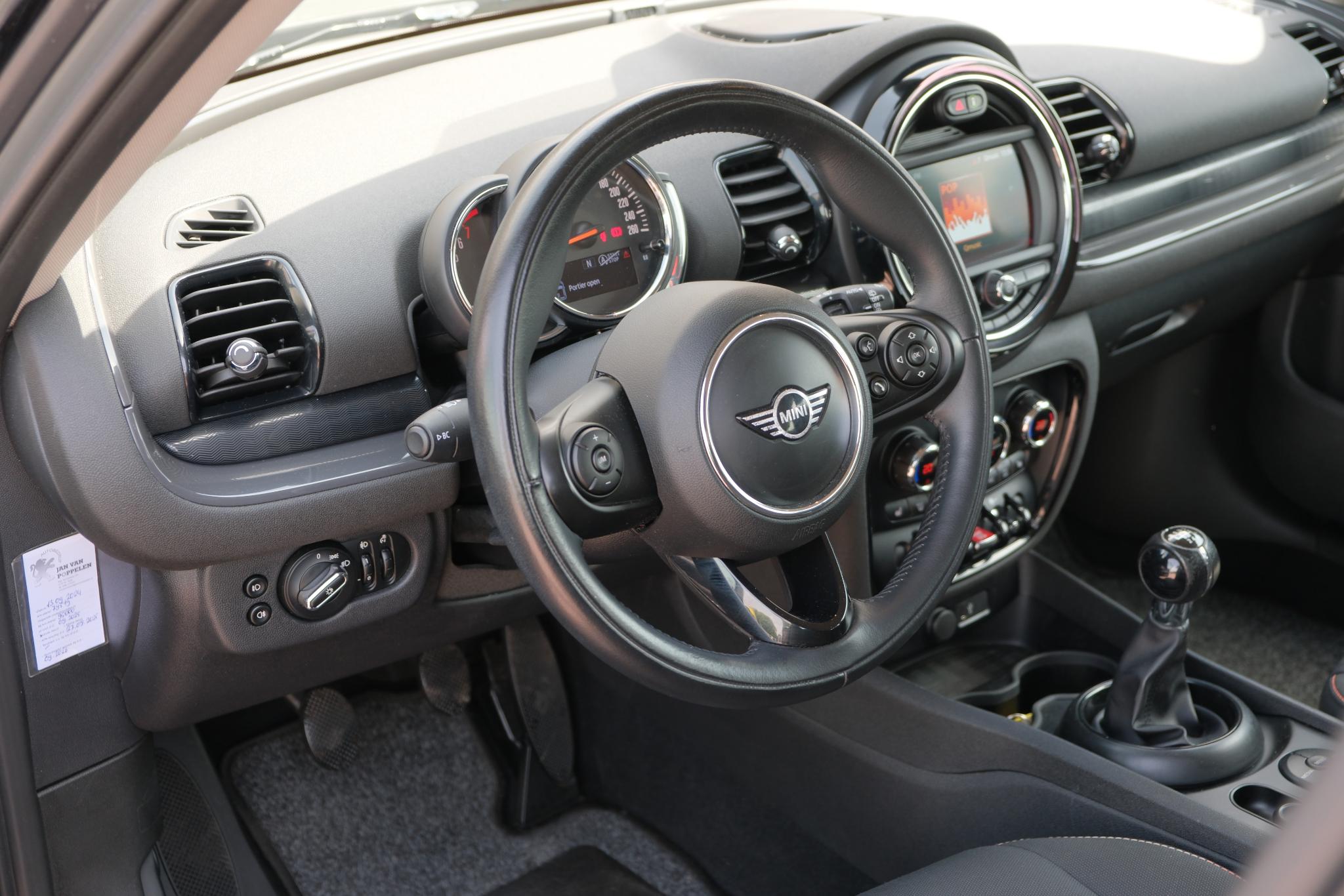MINI Clubman 1.5 One 102pk Salt | Climate | 18" velgen | PDC | Stoelverwarming afbeelding 17