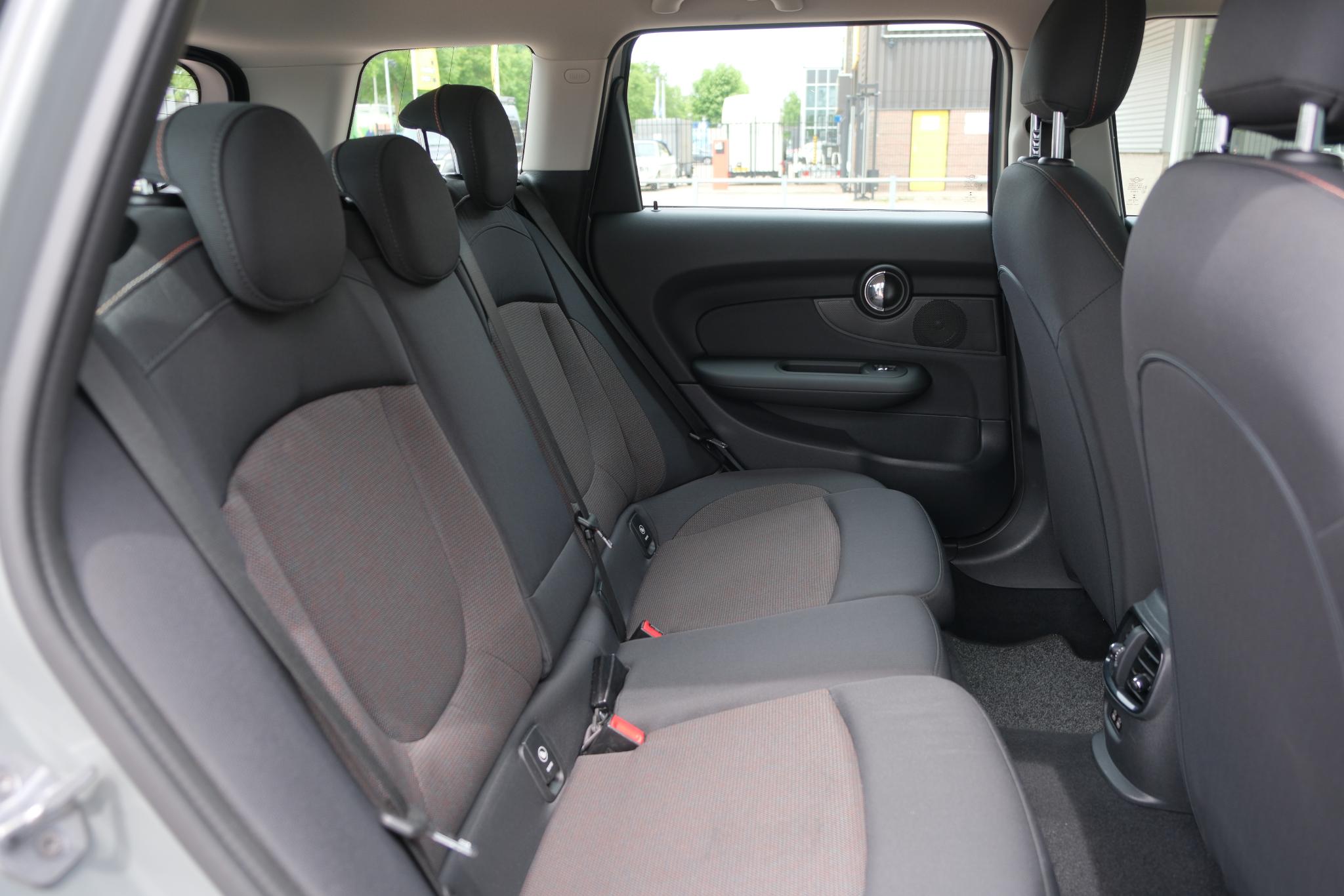 MINI Clubman 1.5 One 102pk Salt | Climate | PDC | Stoelverwarming | 18" velgen afbeelding 8