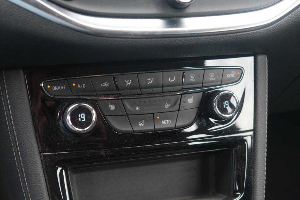 Opel Astra 1.2 Turbo 145pk Sports Tourer Ultimate | Navi | App Connect | Climate | Cruise | Keyless | Camera | Winter Pakket | Trekhaak afbeelding 21