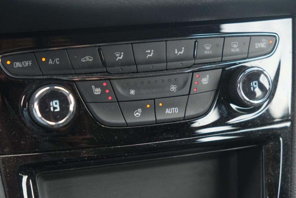 Opel Astra 1.2 Turbo 145pk Sports Tourer Ultimate | Navi | App Connect | Climate | Cruise | Keyless | Camera | Winter Pakket | Trekhaak afbeelding 22
