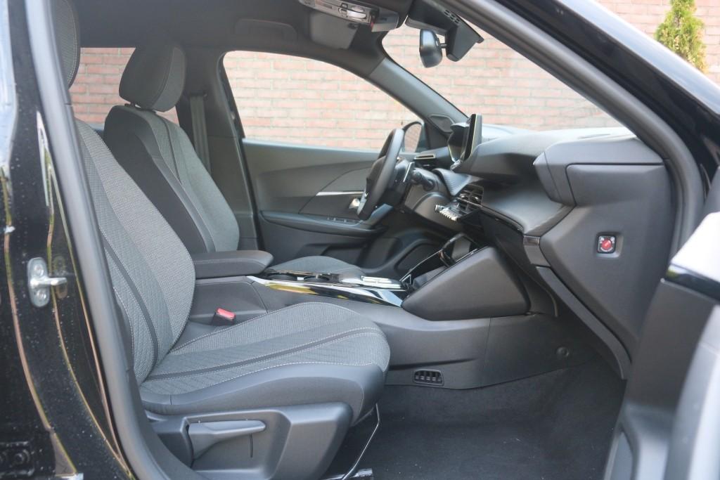Peugeot 2008 1.2 Hybrid 145pk e-DCS6 Allure | Navi | App Connect | Climate | Cruise | Keyless | PDC afbeelding 4