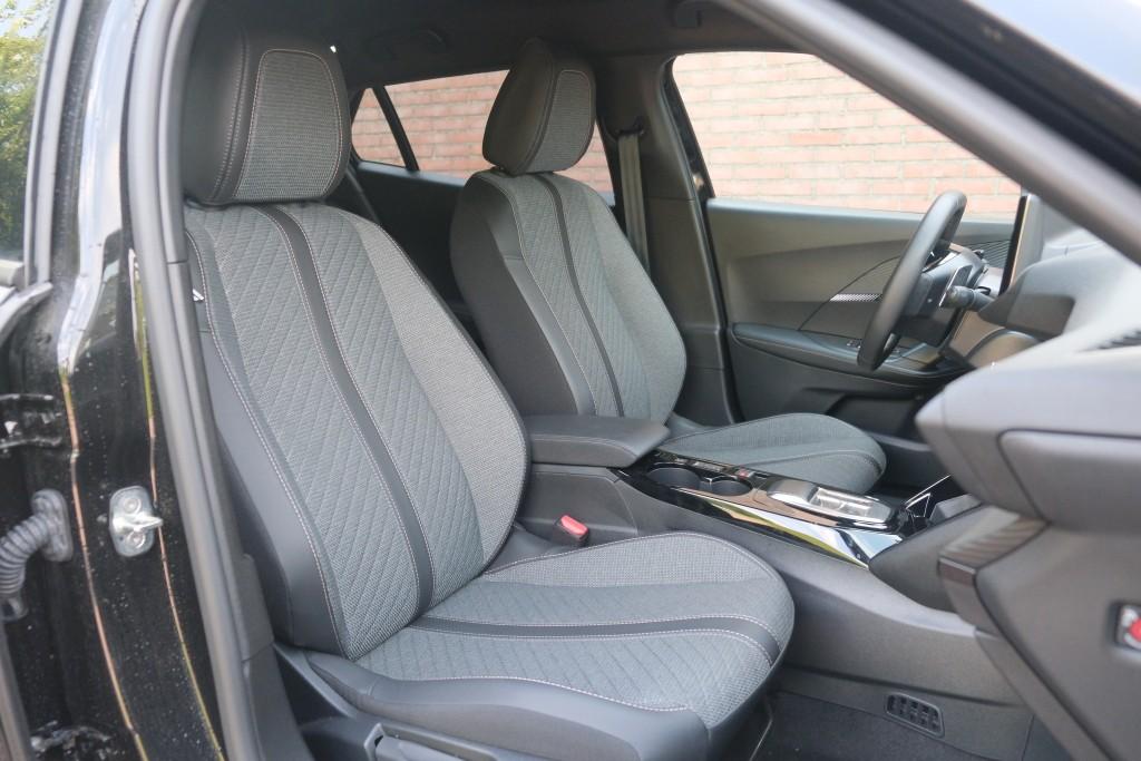 Peugeot 2008 1.2 Hybrid 145pk e-DCS6 Allure | Navi | App Connect | Climate | Cruise | Keyless | PDC afbeelding 5