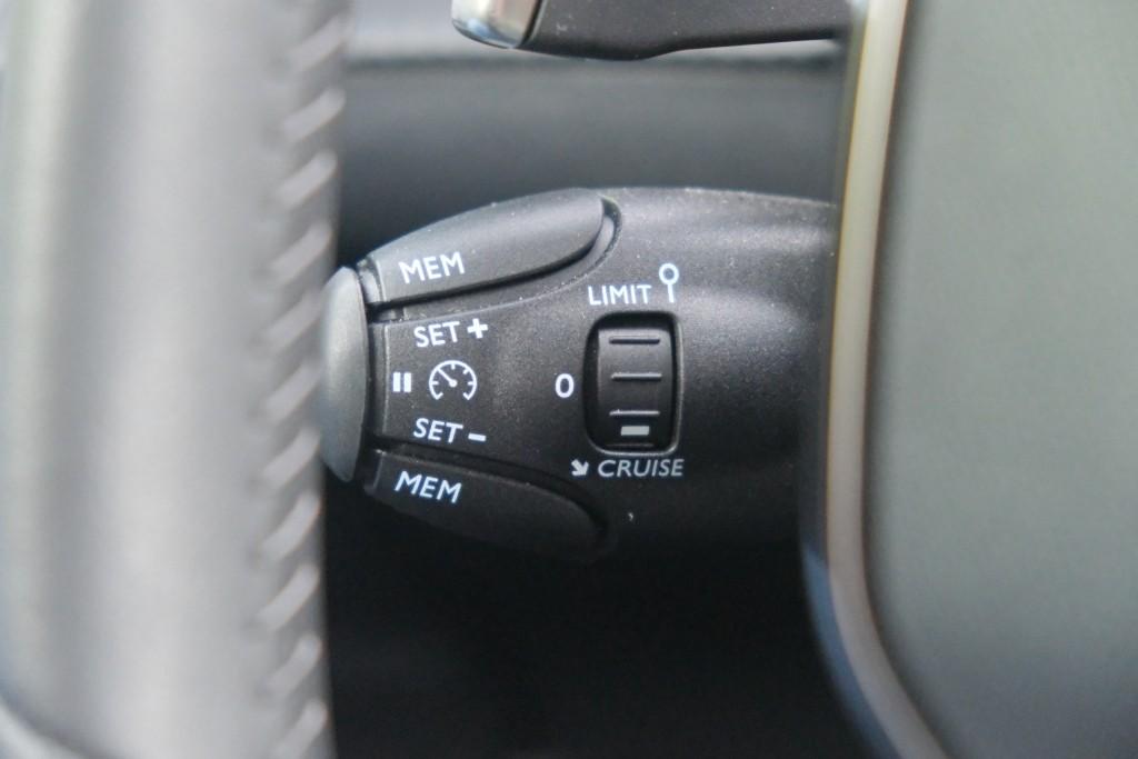 Peugeot 2008 1.2 Hybrid 145pk e-DCS6 Allure | Navi | App Connect | Climate | Cruise | Keyless | PDC afbeelding 10