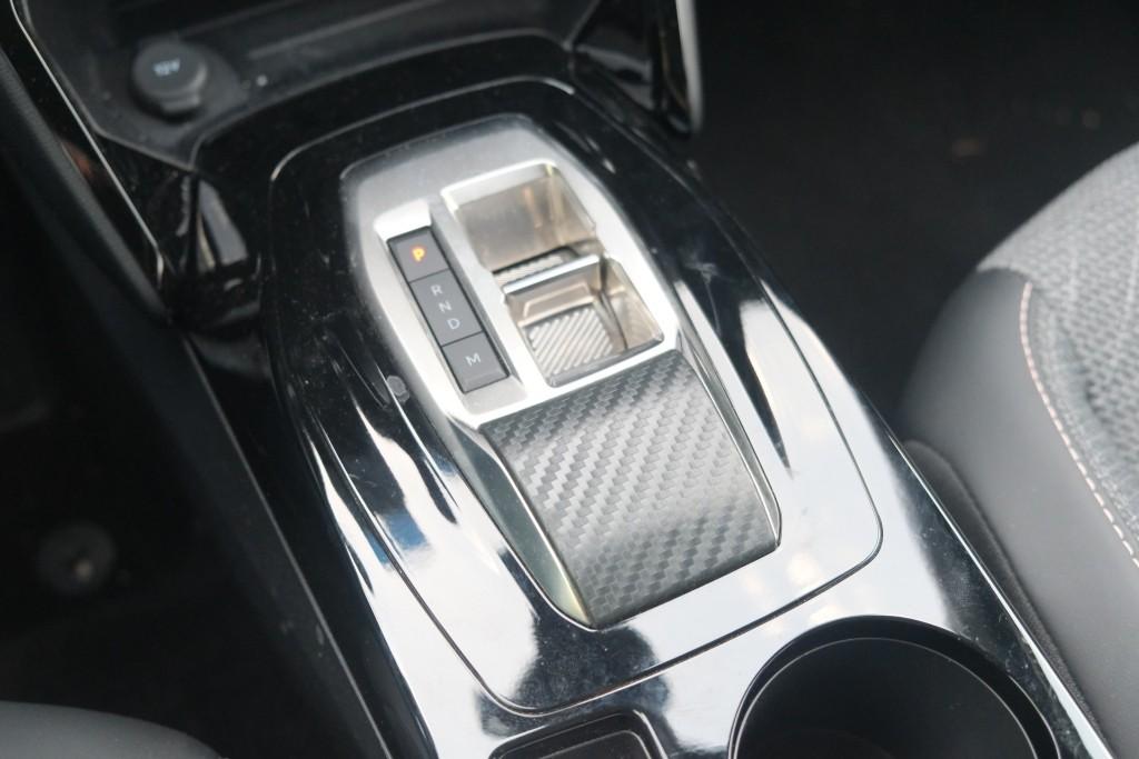 Peugeot 2008 1.2 Hybrid 145pk e-DCS6 Allure | Navi | App Connect | Climate | Cruise | Keyless | PDC afbeelding 21
