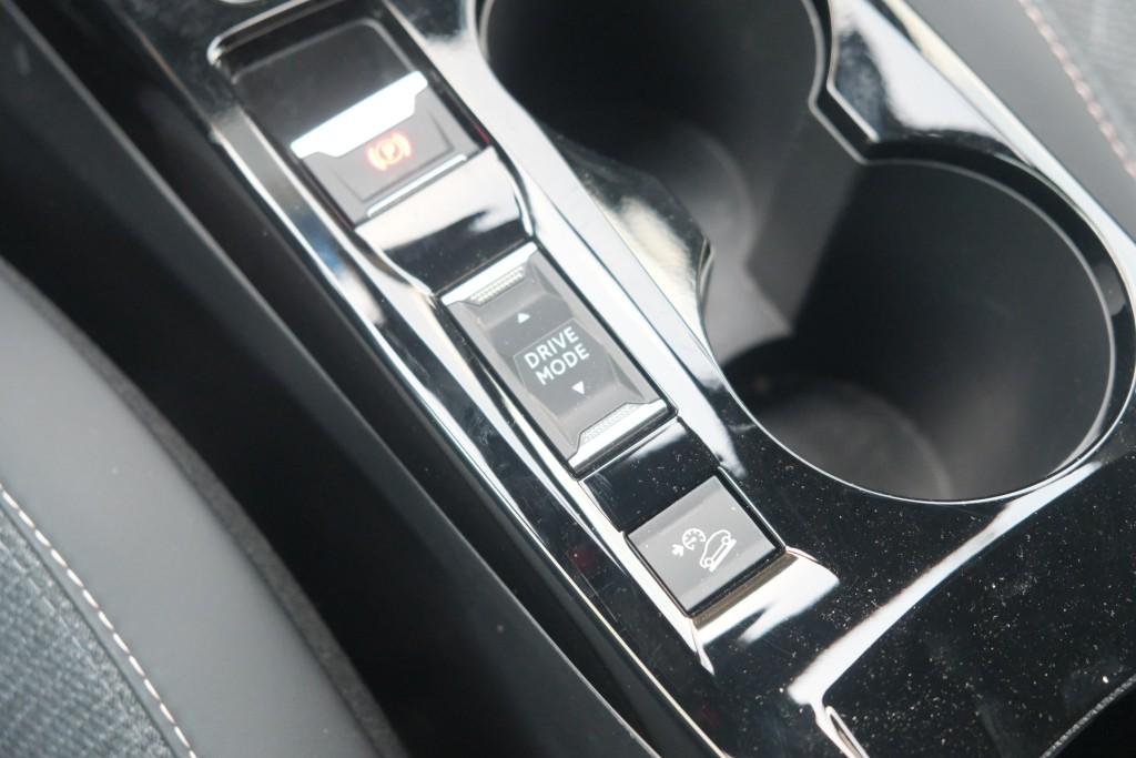 Peugeot 2008 1.2 Hybrid 145pk e-DCS6 Allure | Navi | App Connect | Climate | Cruise | Keyless | PDC afbeelding 22