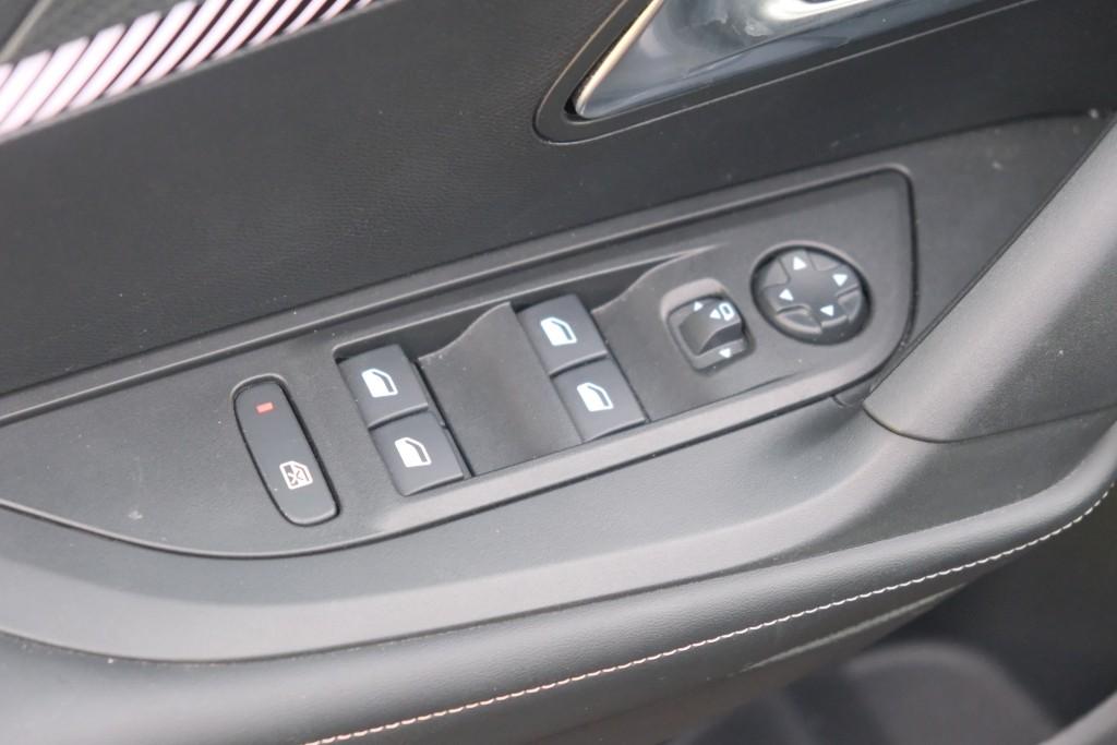 Peugeot 2008 1.2 Hybrid 145pk e-DCS6 Allure | Navi | App Connect | Climate | Cruise | Keyless | PDC afbeelding 24