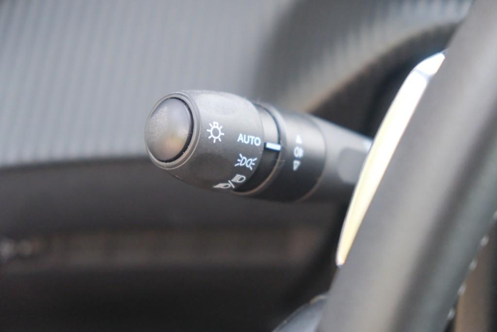 Peugeot 2008 1.2 Hybrid 145pk e-DCS6 Allure | Navi | App Connect | Climate | Cruise | Keyless | PDC afbeelding 25