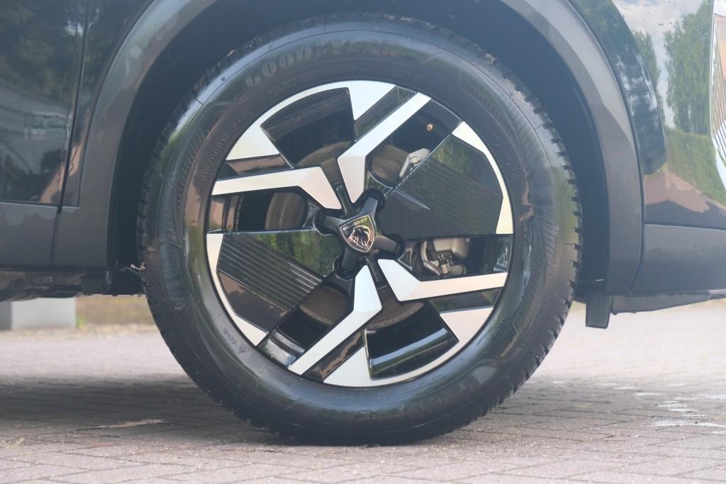 Peugeot 2008 1.2 Hybrid 145pk e-DCS6 Allure | Navi | App Connect | Climate | Cruise | Keyless | PDC afbeelding 27