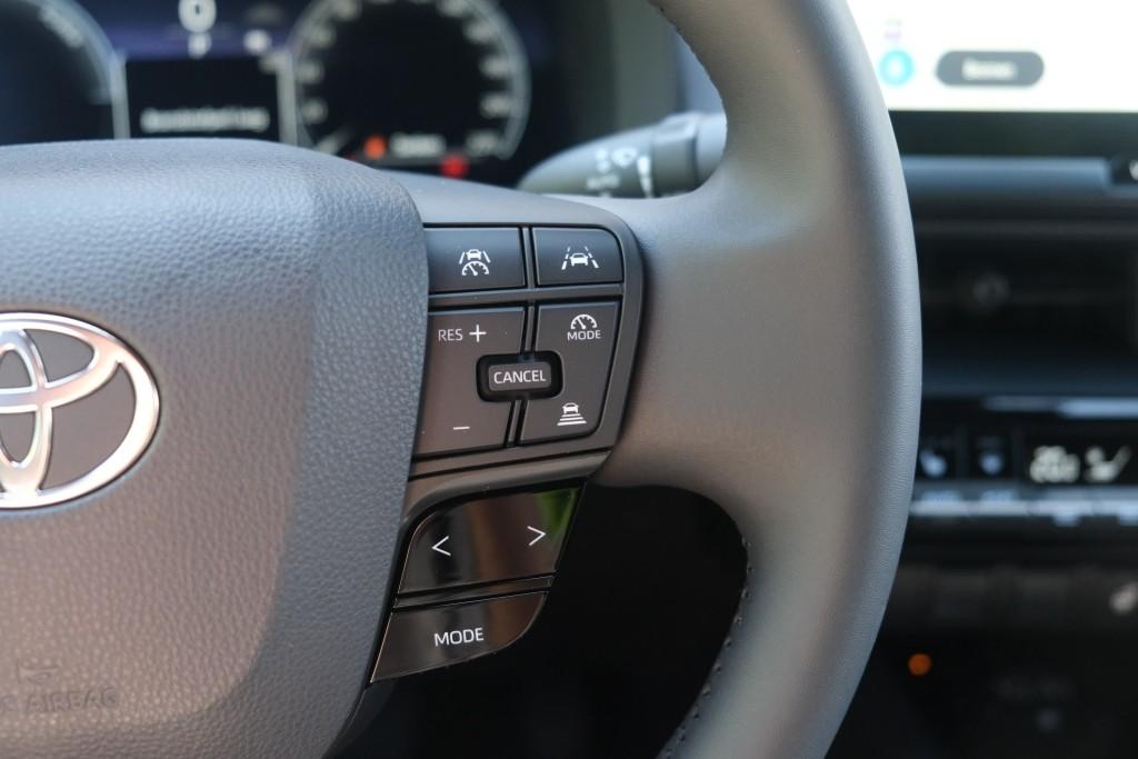 Toyota C-HR 2.0 Plug-in Hybrid 220pk Dynamic | Navi | App Connect | Climate | Adaptive Cruise | Camera | Keyless | Dodehoek | Winter Pakket afbeelding 10