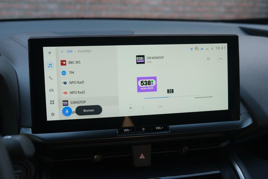Toyota C-HR 2.0 Plug-in Hybrid 220pk Dynamic | Navi | App Connect | Climate | Adaptive Cruise | Camera | Keyless | Dodehoek | Winter Pakket afbeelding 15