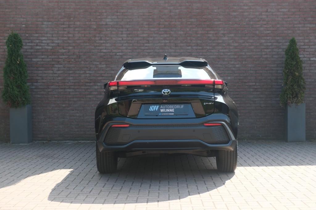 Toyota C-HR 2.0 Plug-in Hybrid 220pk Dynamic | Navi | App Connect | Climate | Adaptive Cruise | Camera | Keyless | Dodehoek | Winter Pakket afbeelding 31
