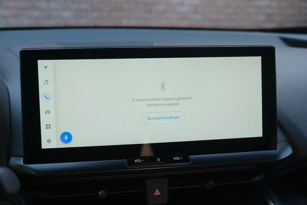 Toyota C-HR 2.0 Plug-in Hybrid 220pk Dynamic | Navi | App Connect | Climate | Adaptive Cruise | Camera | Keyless | Dodehoek | Winter Pakket afbeelding 17