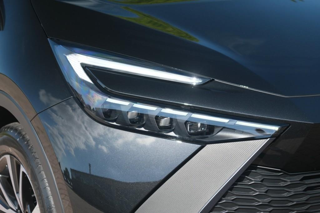 Toyota C-HR 2.0 Plug-in Hybrid 220pk Dynamic | Navi | App Connect | Climate | Adaptive Cruise | Camera | Keyless | Dodehoek | Winter Pakket afbeelding 2